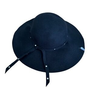 2B Bebe Black 100% Wool Hat NWOT